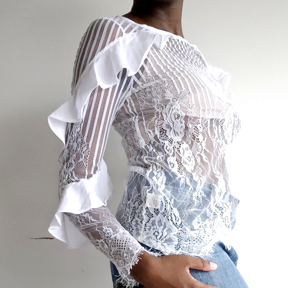 Lace long-sleeved Ruffle trim top